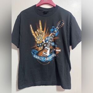 Harley-Davidson Black Tee with Vibrant Island Graphic